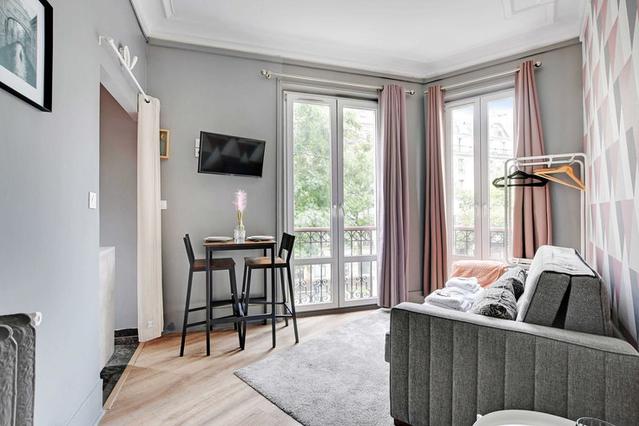 Paris şehrinde 1 oda
