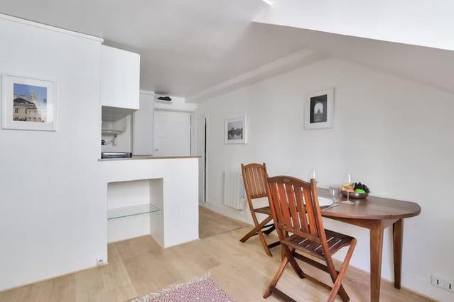 Paris şehrinde 1 oda
