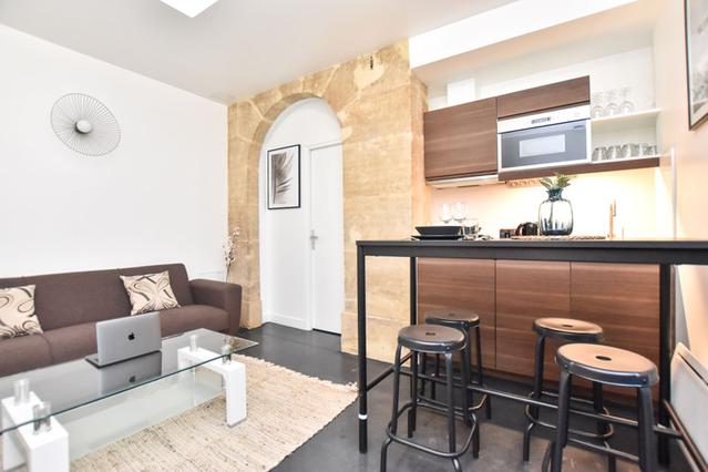 Paris şehrinde 1 oda