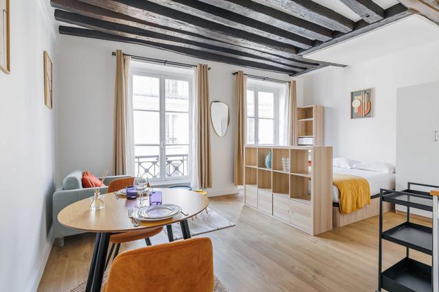 Paris şehrinde 1 oda