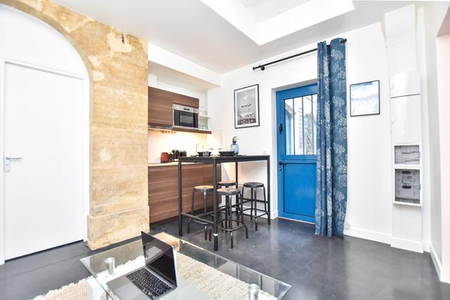 Paris şehrinde 1 oda