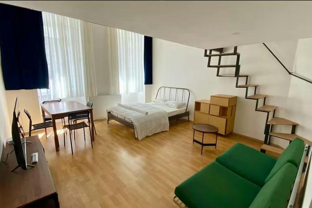 Studio in Knollgasse, Hernals