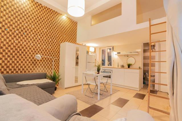 Студия по адресу Kazinczy utca, Budapest 7