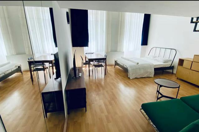 Studio in Knollgasse, Hernals