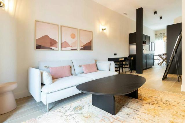 1 комнатная квартира по адресу Calle de Pinos Alta, Valdeacederas