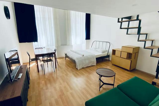 Studio in Knollgasse, Hernals