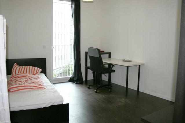 Une chambre à Bernhard-Weiß-Straße, Mitte