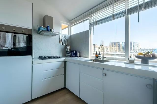 Bright apartment Amsterdam East