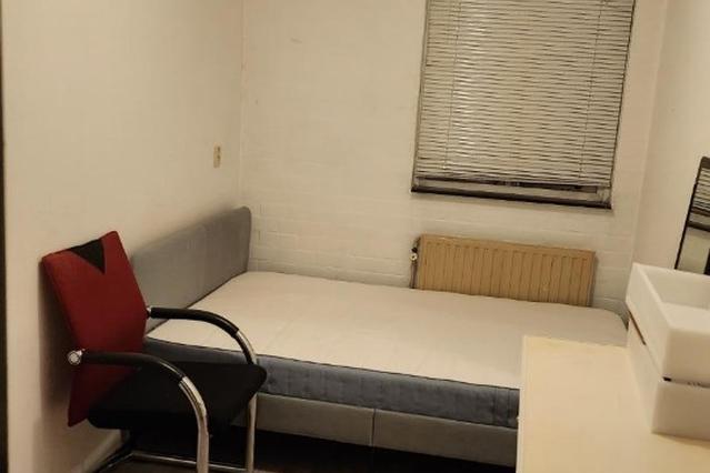 1 ROOM FOR RENT