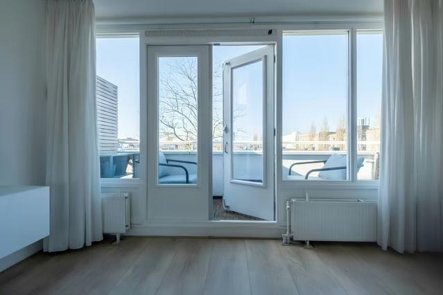 Bright apartment Amsterdam East