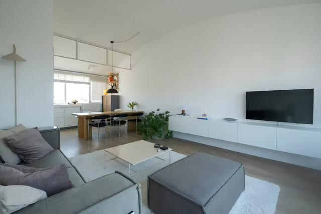Bright apartment Amsterdam East