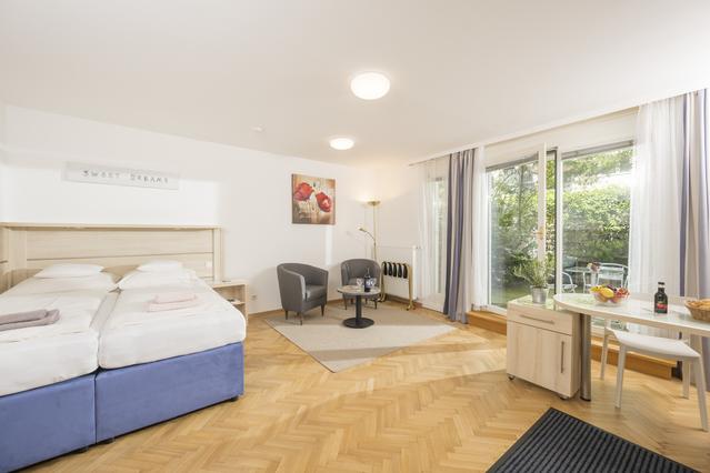 Apartment with private garden ApR02
