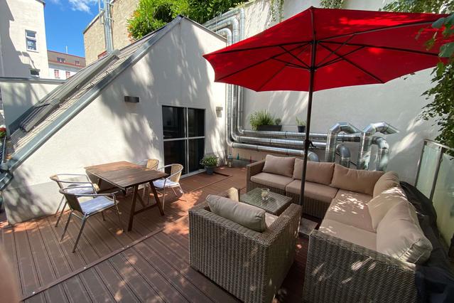 Wonderful quiet modern flat with terrace