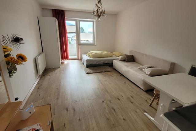 Bright Studio Apartment with Balcony in Prime Location – Innsbruck