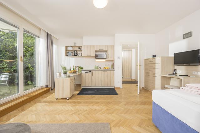 Apartment with private garden ApR02