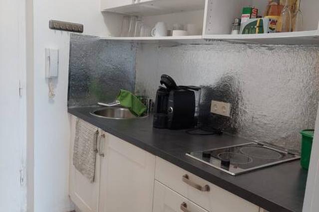 Bright Studio Apartment with Balcony in Prime Location – Innsbruck