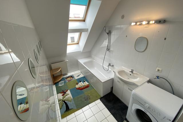 Furnished Spacious Penthouse Flat near U-Bahn (U1) & Hauptbahnhof