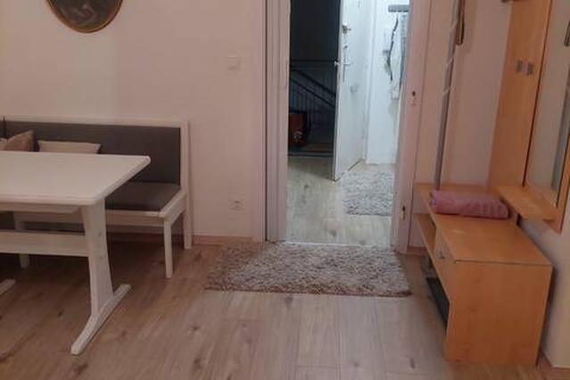 Bright Studio Apartment with Balcony in Prime Location – Innsbruck
