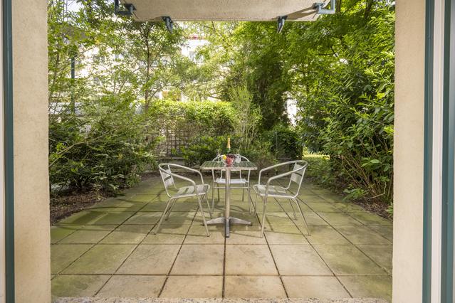 Apartment with private garden ApR02