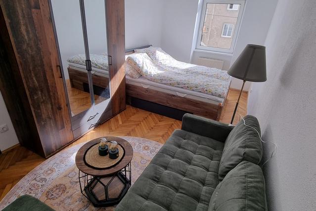 City apartment with comfort & proximity to the subway