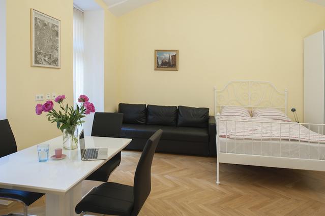 Cute and cozy studio perfectly located