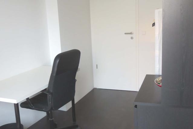 Room in Bernhard-Weiß-Straße, Berlin for 92 m² with 5 bedrooms