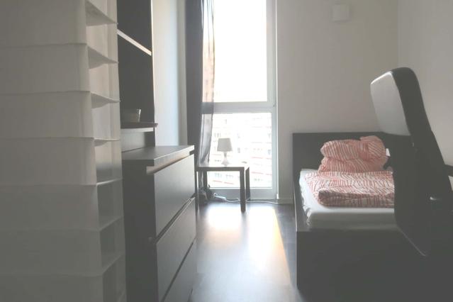 Room in Bernhard-Weiß-Straße, Berlin for 92 m² with 5 bedrooms