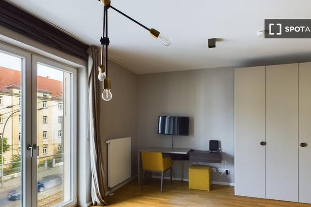Studio for rent in Berlin, all bills included