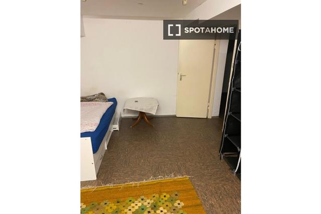 Cozy room in apartment with 4 bedrooms in Spandau, Berlin