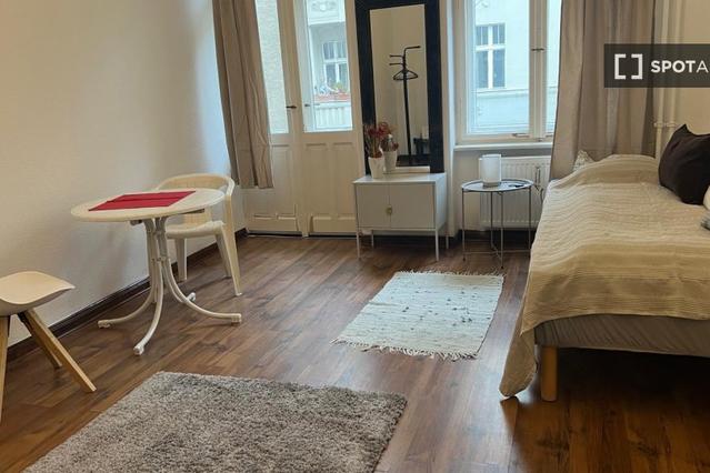 Room in shared 3-bedroom flat for rent in Berlin