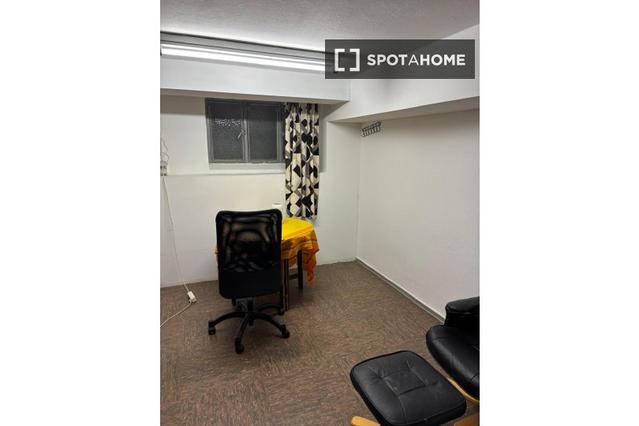 Cozy room in apartment with 4 bedrooms in Spandau, Berlin