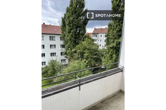 Room for rent in shared 2-bedroom apartment in Berlin
