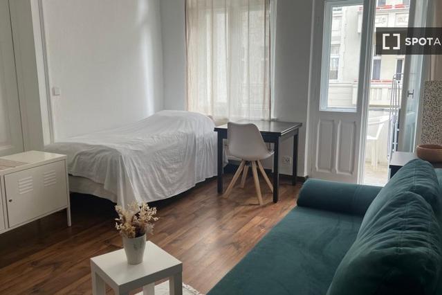 Room in a shared 3-bedroom flat in Berlin