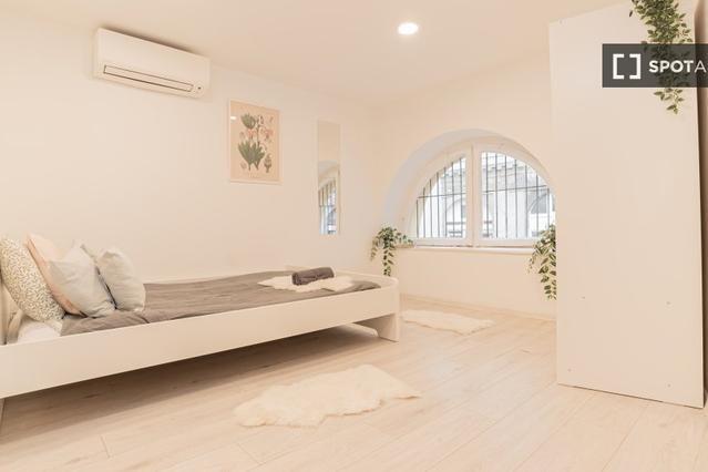 Studio for rent in Budapest.