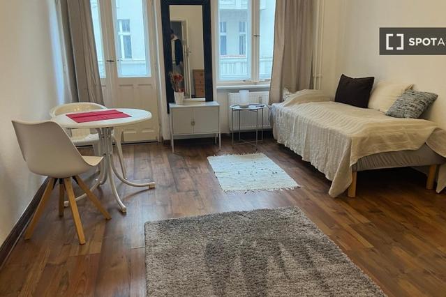 Room in shared 3-bedroom in Berlin, Berlin