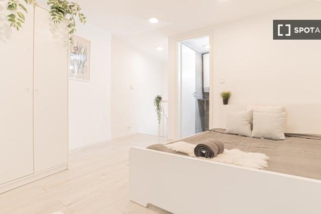 Studio for rent in Budapest.