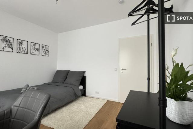Room for rent in apartment with 4 bedrooms in Berlin