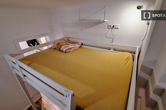 Room in shared apartment for rent in Berlin.