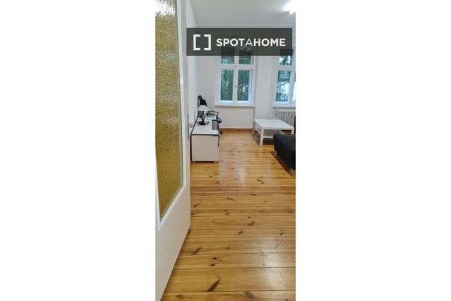 Room for rent in apartment with 2 bedrooms in Berlin
