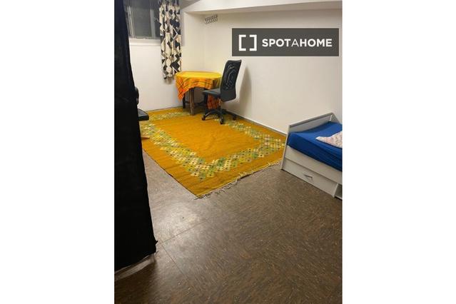 Cozy room in apartment with 4 bedrooms in Spandau, Berlin