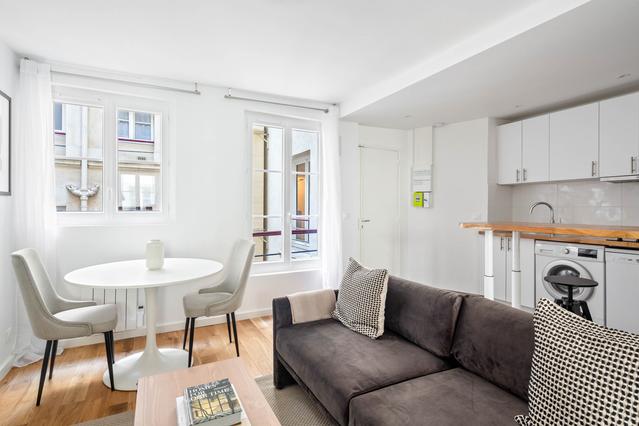 Appartement 1 pièce à Rue des Petits Carreaux