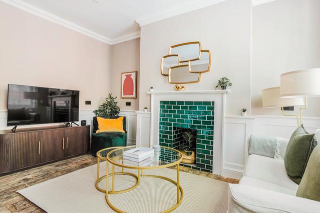 Cable Street, Shadwell - 2 Bedroom - 1 Bath