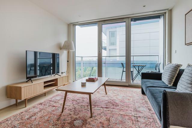 Queenstown Road, Nine Elms - 1 Bedroom - 1 Bath