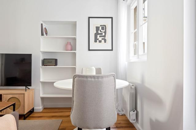 Appartement 1 pièce à Rue des Petits Carreaux